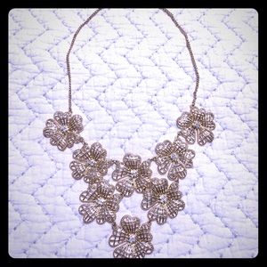NWOT 💐 Necklace